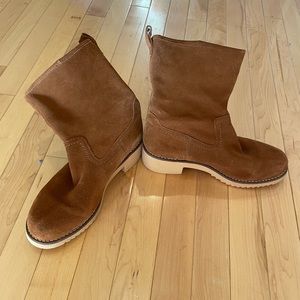 Clarks Suede Boots Size 8.5